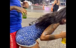 Pornô vazado Sexo no carro e putaria na rua em movimento